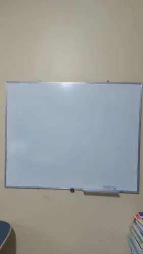 Quadro branco 1,20x0,90cm com moldura de alumínio e suporte perfeito estado!!!