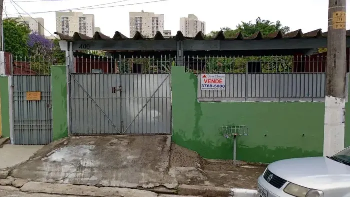 Casa à venda em Umuarama, Osasco - 4 dormitórios e quintal espaçoso!