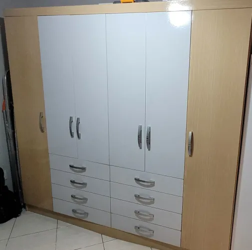 Guarda roupas 6 portas com gaveteiro