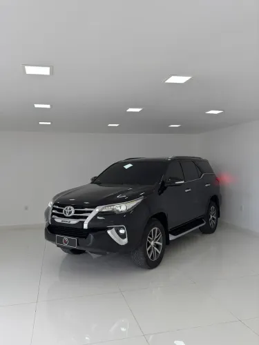 Toyota Hilux SW4 SRX 4X4 2.8 TDI 16V Dies. Aut. 2019