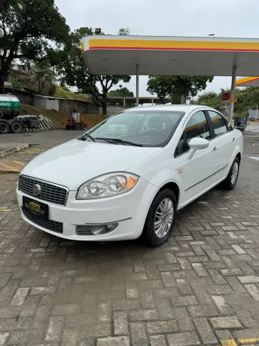Fiat Linea Essence Dualogic 1.8 Flex 16V 4P 2013