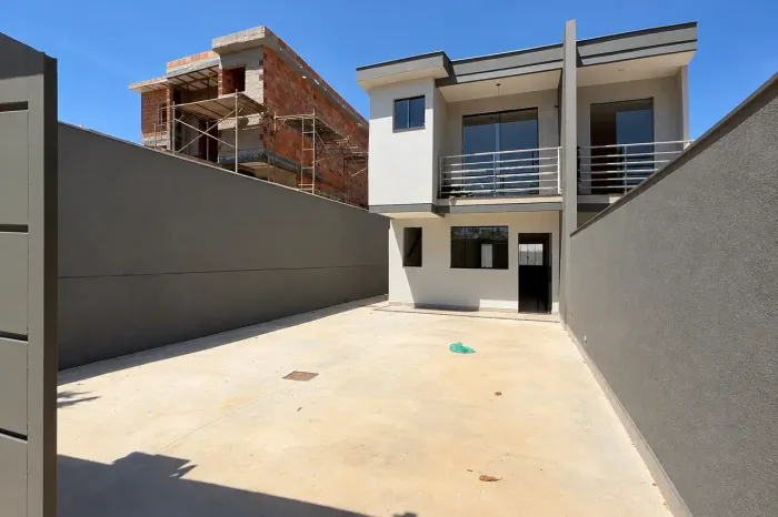 Casa geminada para venda possui 133 metros quadrados com 3 quartos em Linda Vista - Contag