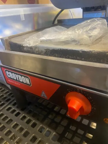 Chapa elétrica Croydon 2500w