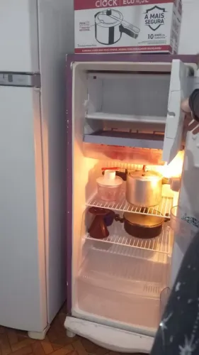 Vende-se geladeira