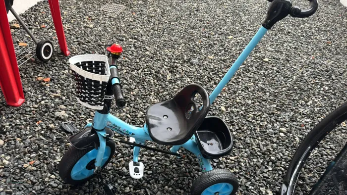 Triciclo com pedal 