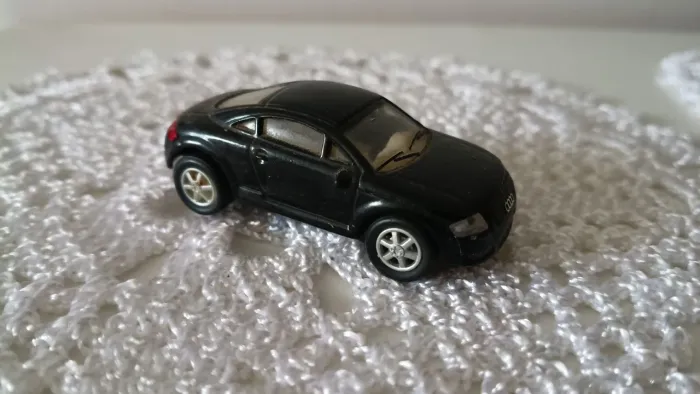 Miniatura AUDI TT escala 1:64
