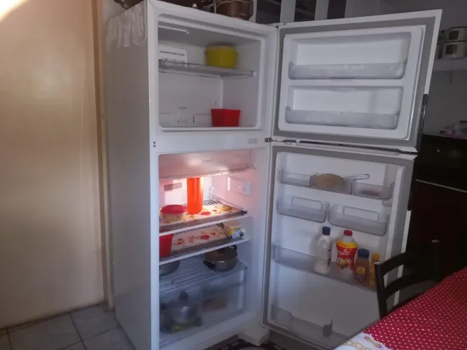 Geladeira nova preço 2.200 motivo tou indo embora