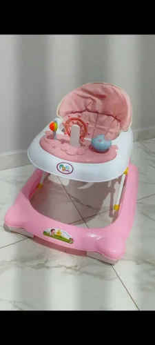 Vendo andador semi novo 