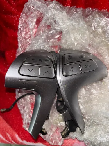 Comando de Som do Volante Hilux / SW4 (2012 a 2015) - 100% Original Toyota