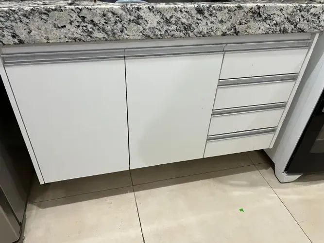 Armário de pia semi novo