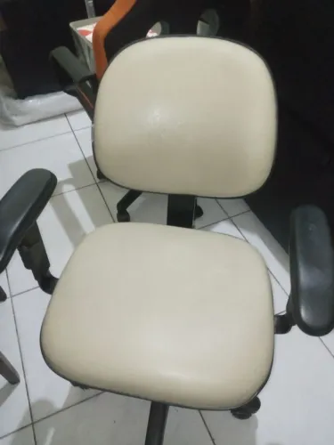 CADEIRA COM VÁRIAS FUNÇÕES 