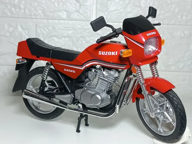 Miniatura moto escala 1/18 com som e luz