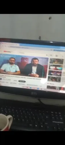 Vendo monitor 70 so ta sem os pezinho e uma pequena listra no meio mas nao entefere