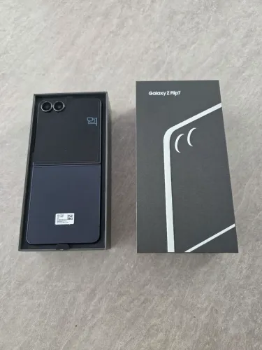 **OPORTUNIDADE** Samsung Galaxy Z FLIP 7 12/256 gb NOVO SEM USO COM 1 ANO DE GARANTIA