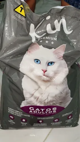 8,5kg de ração pra gatos adulto
