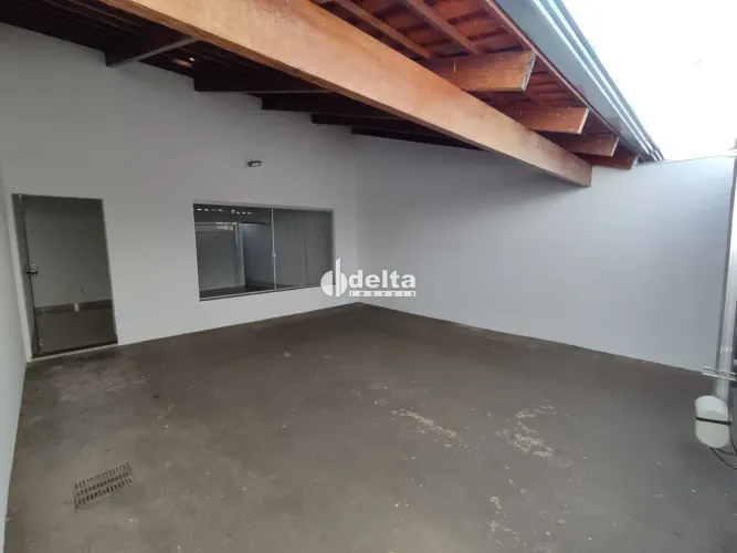 Casa com 2 quartos disponível para locação no bairro Novo Mundo em Uberlândia-MG