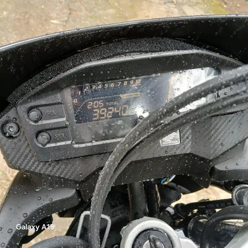 Vendo xre300 bem cuidada recibo em branco só comprar e trasferir na hora