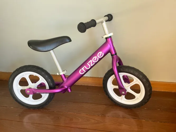 Bicicleta de equilíbrio criança