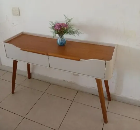 Aparador Branco com Pés Palitos e 02 gavetas