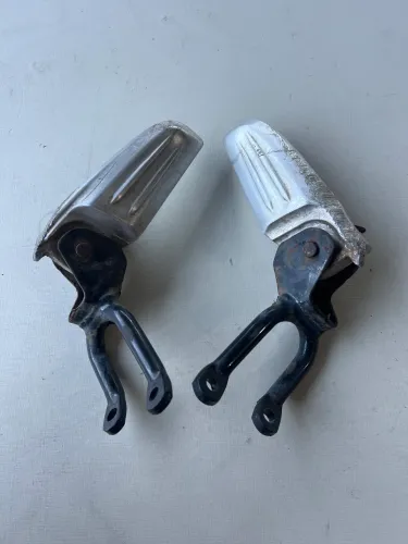 Par Pedaleira Traseira Pcx 150 2014/2016 Original Usada
