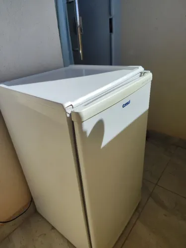 Frigobar semi novo 