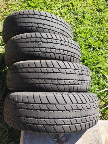 Pneus 185/70 R14  meia vida . Marca vectra. 