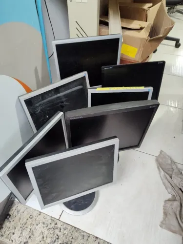 Lote de Monitores com Defeito para Conserto ou Retirada de Peças(Leia a Descrição)