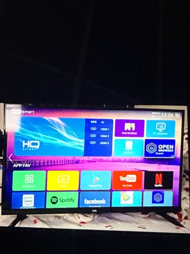 Vendo Tv HQ ótimo estado pra sair logo vendo por falta de espaço