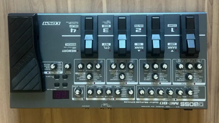Pedaleira BOSS ME-80