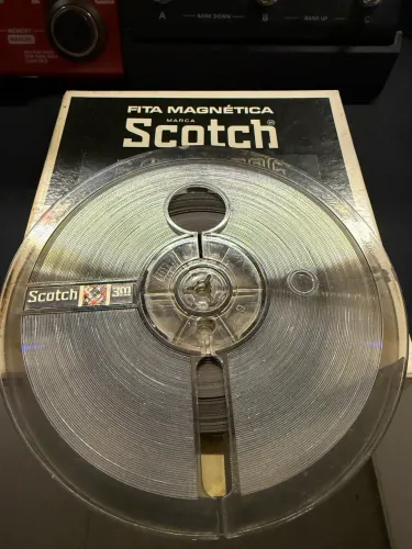 Carretel com fita para gravador de rolo Scotch