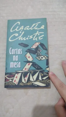 LIVRO: CARTAS NA MESA - AGATHA CHRISTIE