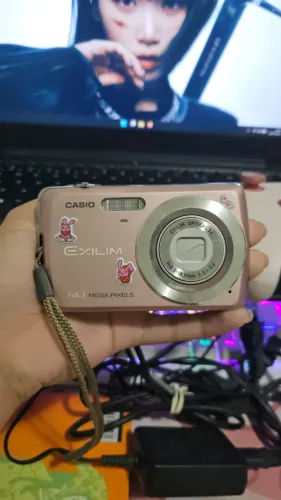 Câmera digital Casio Exilim EX-Z37