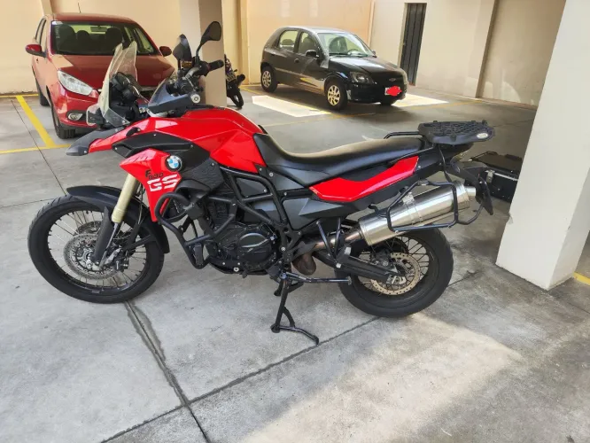 Vendo F800gs muito conservada