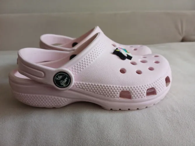 Crocs Infantil Original Rosa C11 (Tam 29) + Pin Unicórnio