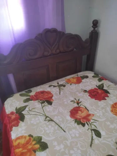 Cama de solteiro de sucupira 