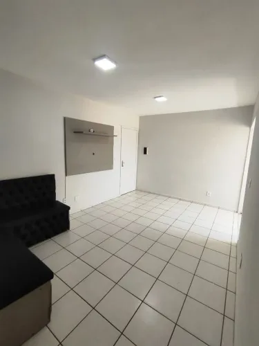 Alugo apartamento no residencial Lívia