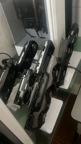 Placas de Vídeo High-End na Caixa p/ Decoração + Suportes 3D  (C/ Potencial de Reparo)