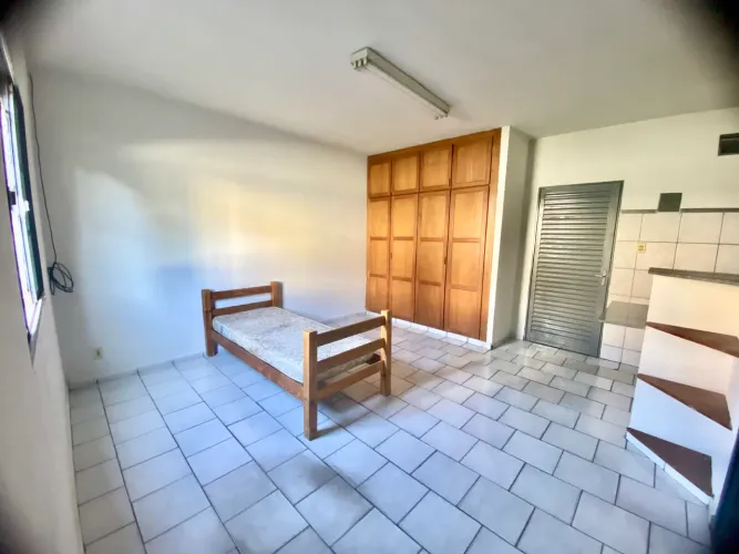 Kitnet, 1 dorm, coz., wc, estacion. Inclui despesas.