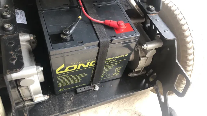 Cadeira de rodas elétrica e scooter triciclo 
