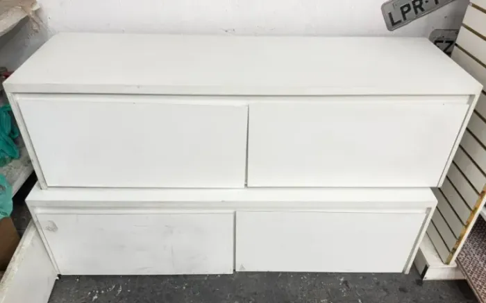Gabinete multiuso de MDF branco com 2 gavetas cada