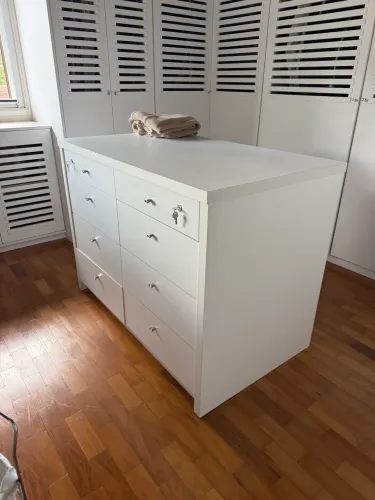 Ilha de closet / Cômoda planejada - 16 gavetas
