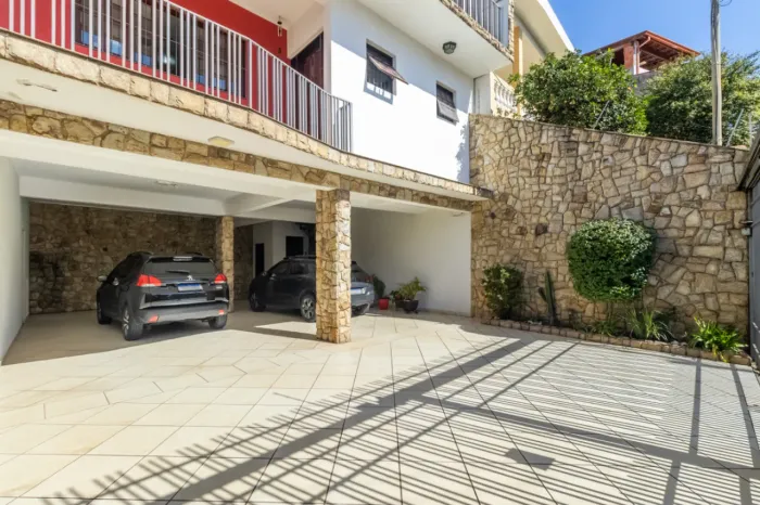 Casa para venda em Jardim das Flores com 3 quartos, sendo 1 suíte, 337m²