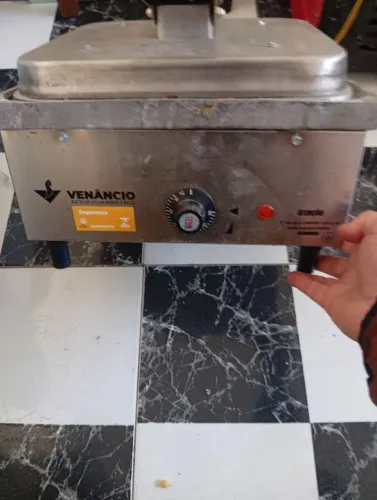 SANDUÍCHEIRA ELETRICA