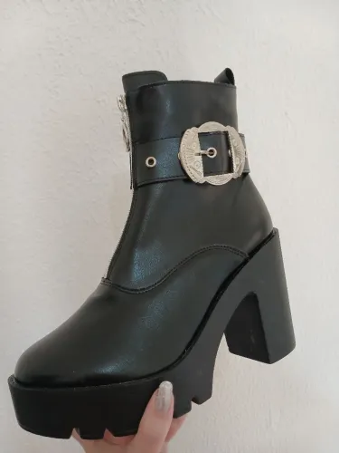Bota preta confortável