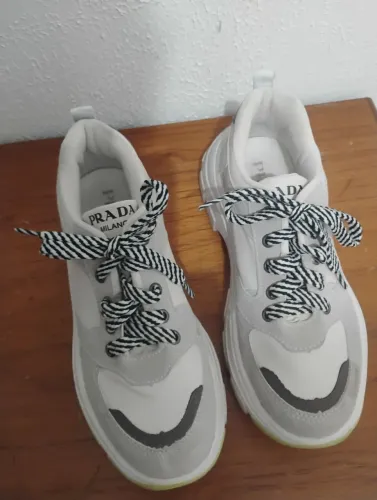 Tênis feminino Prada e Nike