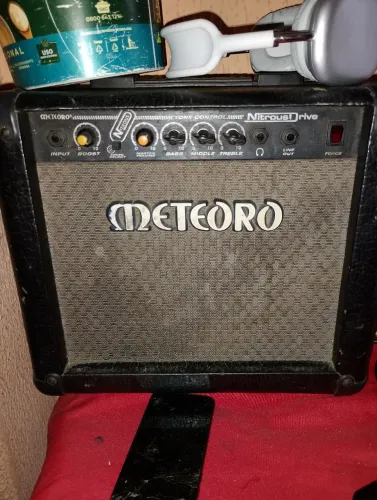 Vendo caixa de som de guitarra meteoro