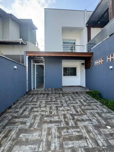 Sobrado para Venda em Camboriú, Rio Pequeno, 2 dormitórios, 2 banheiros, 1 vaga