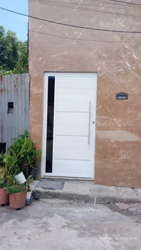 Portas de alumínio com pintura branca ou preta