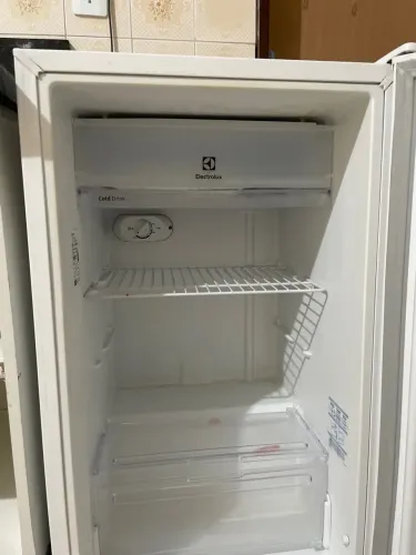 Vendo Frigobar Semi novo