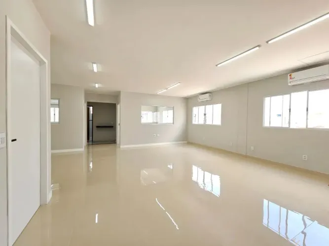 Espaço comercial para locação em Tirol